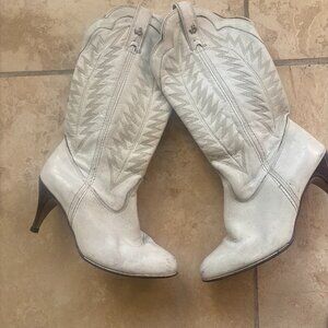 Vintage White cowboy boots with heel
